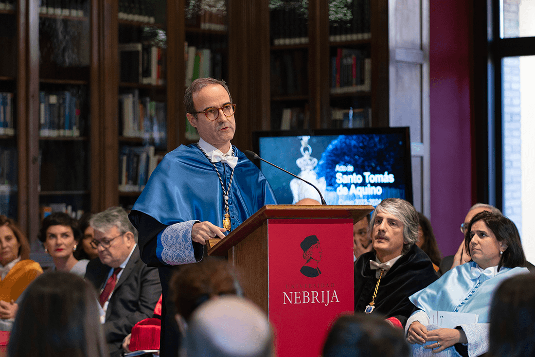El vicerrector Álvaro Bustinduy, durante su intervención en Santo Tomás.