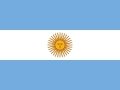 La imagen muestra la bandera de Argentina con un fondo azul y el sol de mayo en el centro.