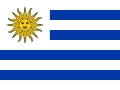 La imagen muestra la bandera de Uruguay con franjas horizontales blancas y azules y un sol radiante en la esquina superior izquierda.