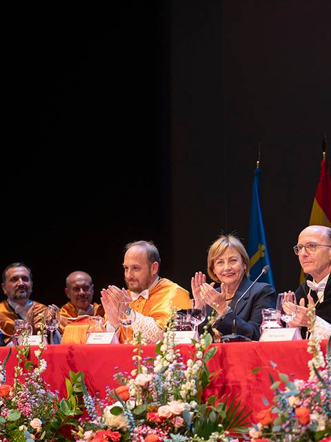 Mesa presidencial acto apertura Avilés