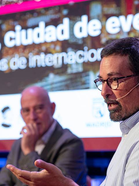 Un panel de discusión en un evento titulado 'Madrid, ciudad de eventos'.