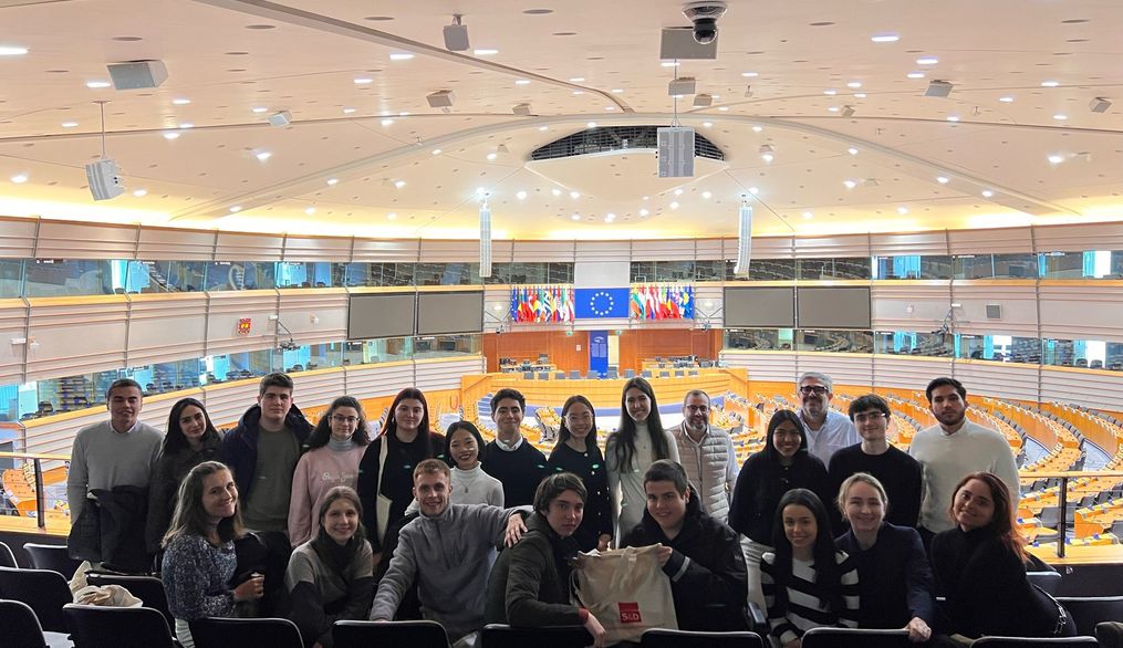 Los estudiantes de la Facultad de Derecho y Relaciones Internacionales visitan las instituciones europeas en Bruselas