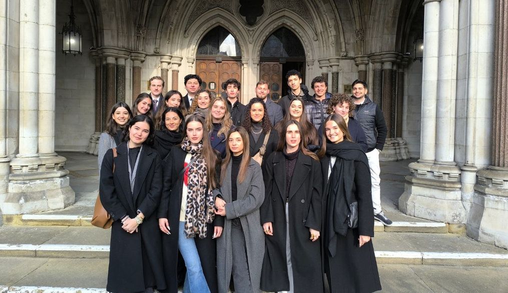 Alumnos de Derecho exploran el sistema legal inglés en un viaje educativo