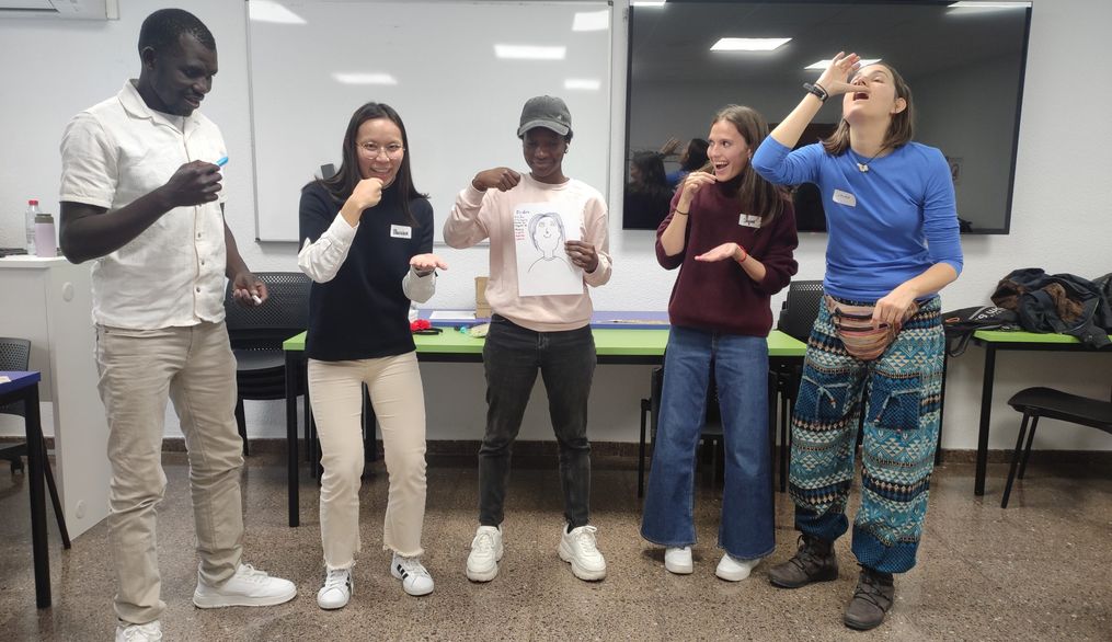 Alumnas de Lenguas Modernas se convierten en profesoras de español para inmigrantes por un día