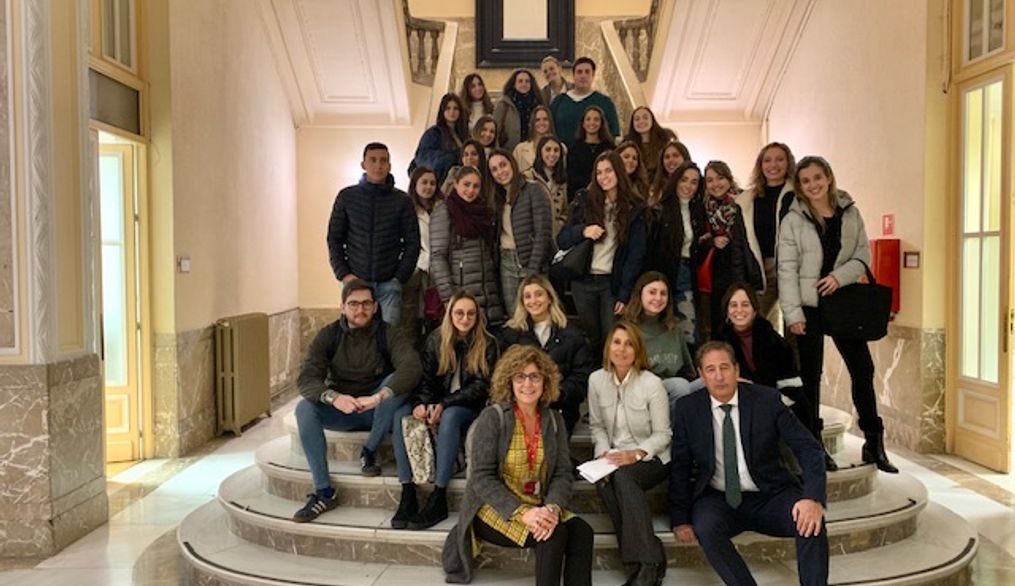 El jefe de protocolo del Ministerio de Educación y Formación Profesional, recibe a los alumnos de Protocolo Empresarial y Social