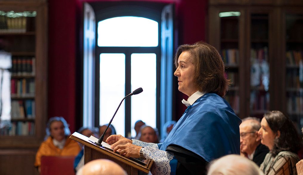 Pilar Vélez entona su pasión por las matemáticas en la apertura oficial del curso 2022-2023