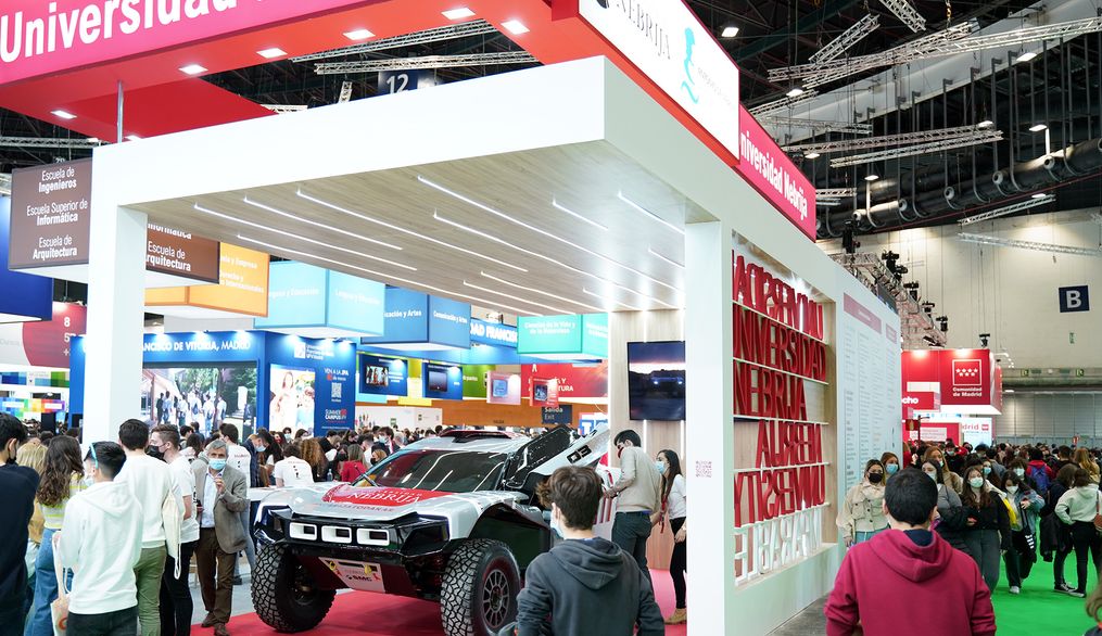 La Universidad Nebrija expone en Aula el coche más sostenible de la última edición del Dakar