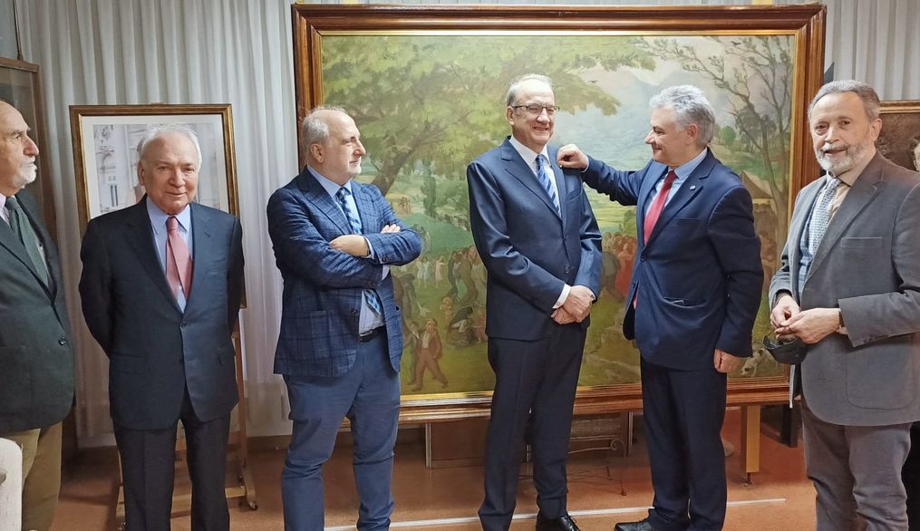 El Centro Asturiano de Madrid distingue a José Muñiz con la Manzana de Oro