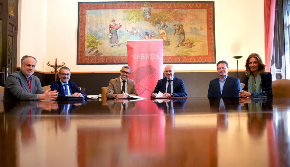 Firma del acuerdo entre COITAE y Universidad Nebrija