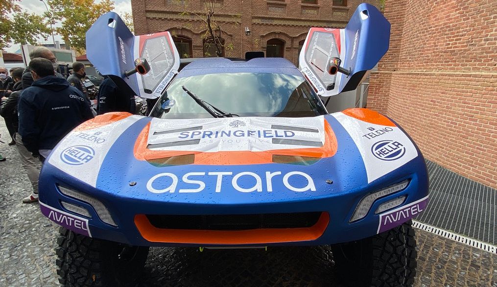 Los madrileños despiden a los equipos de competición del Rally Dakar 2022