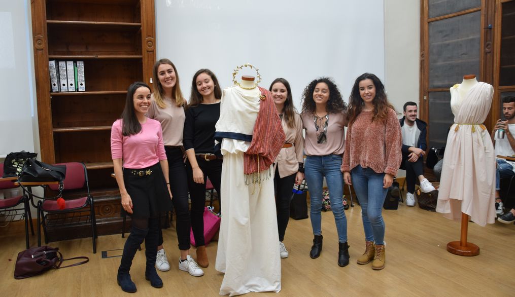 La túnica griega interpretada por los estudiantes de Diseño de Moda