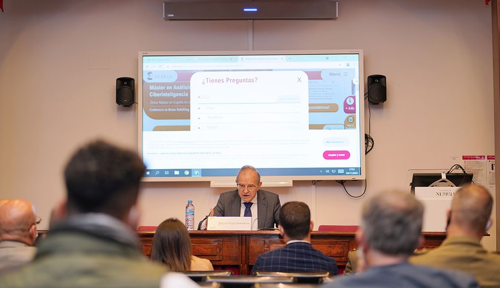 Arranca el primer máster oficial en España en análisis de inteligencia y ciberinteligencia