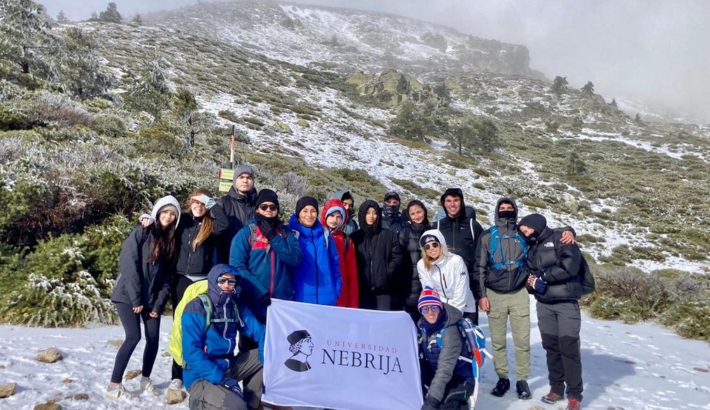 El Club de Aventura recorre el macizo de Peñalara con un `trekking´ sobre la nieve
