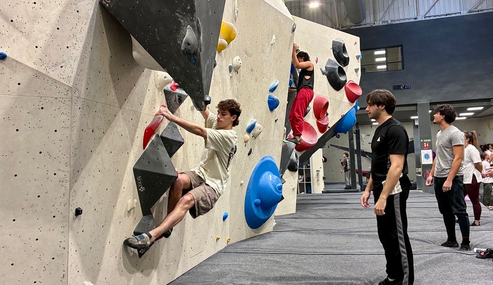 Gran jornada de escalada deportiva con el Club de Aventura