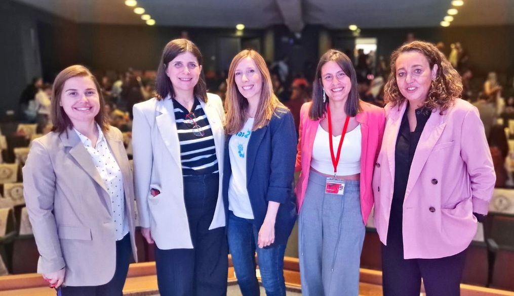 Expertas critican la "demonización" de la tecnología en las aulas y piden enfocar el debate en su mal uso