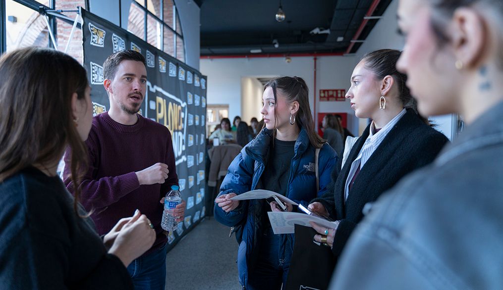 El Foro de Empleo y Prácticas de la Facultad de Comunicación y Artes reúne a veinte empresas en busca de talento