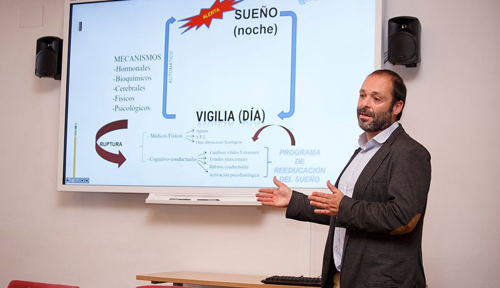 “Para el paciente con insomnio la cama es, a la vez, objeto de deseo y potro de tortura”