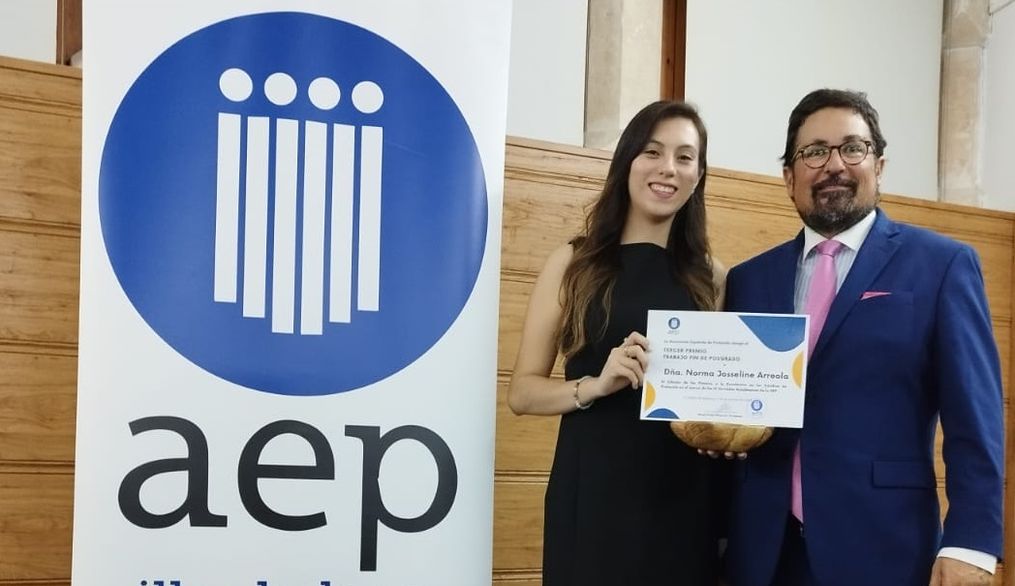 La alumna Josseline Arreola, galardonada en los Premios Excelencia Estudios Protocolo
