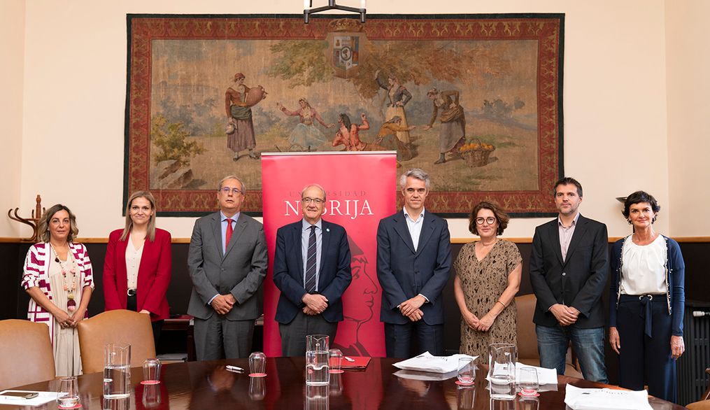 La Cadena SER y la Universidad Nebrija firman un convenio para formar a las futuras voces de la radio