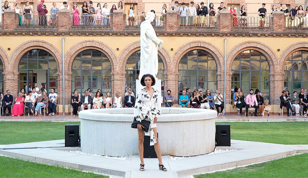 La Facultad de Comunicación y Artes se convierte en escenario del desfile de Maison Mesa