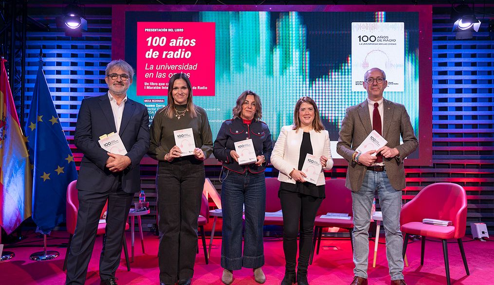 72 voces alimentan un libro universitario que conmemora los 100 años de la radio en España