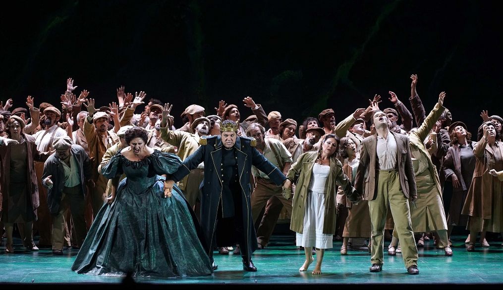 El canto a la libertad del `Nabucco´ del Teatro Real concede protagonismo al vestuario