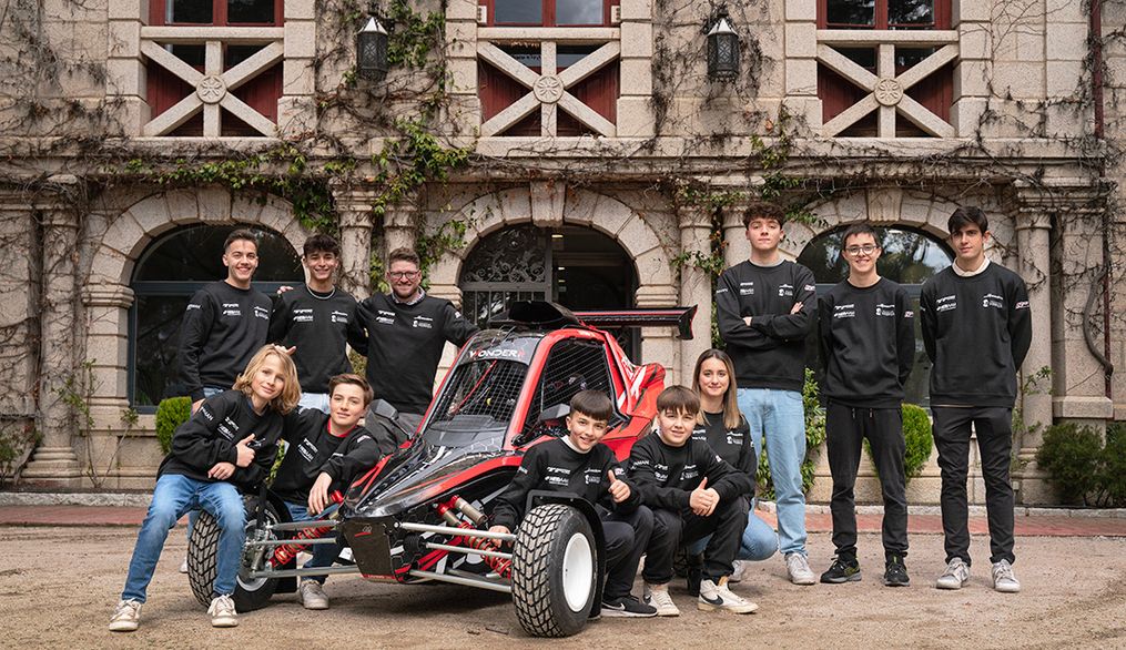 Los pilotos de Nebrija SpeedCar Factory Team presentan su proyecto ganador en cinco competiciones