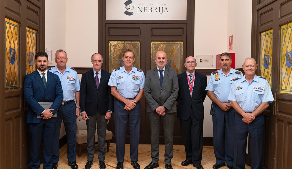 Nebrija y el Ejército del Aire impulsan un máster en administración económica y logística aeroespacial