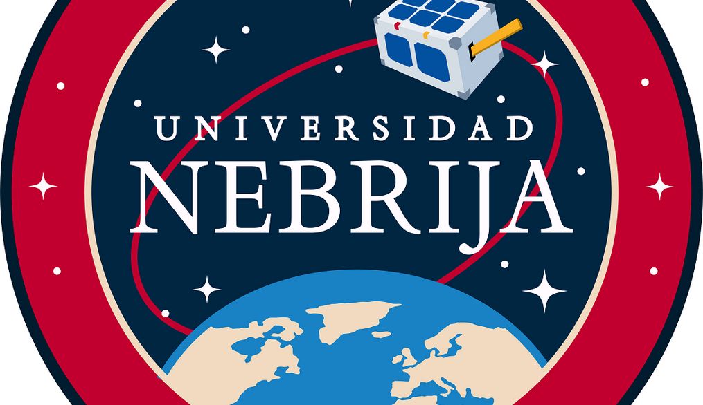 Logo de la Universidad Nebrija con un satélite y la Tierra de fondo.