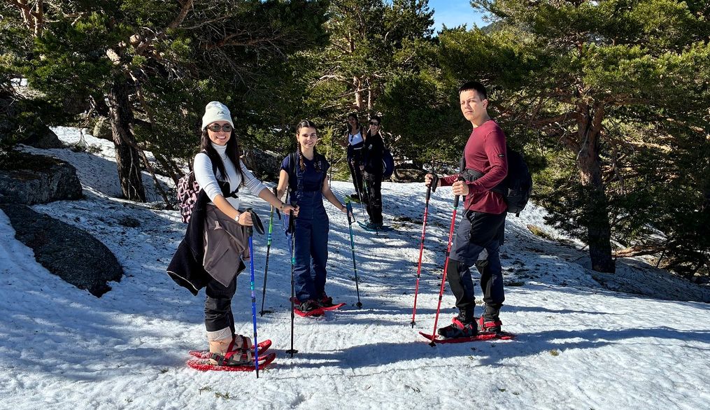El Club de Aventura se pone las raquetas de nieve