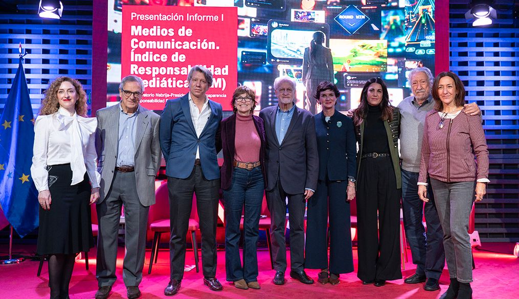 Redes sociales y YouTube, a la cola en transparencia y confianza pública