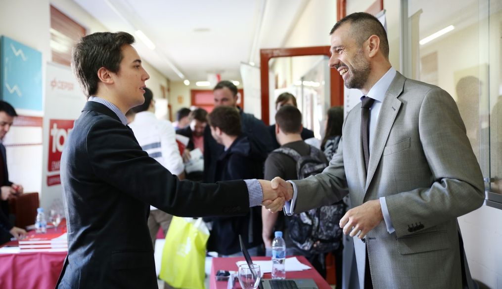 El XXI Foro de Empleo reúne a empresas y alumnos de la Escuela Politécnica