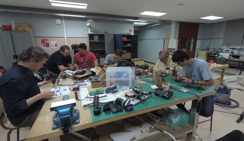 El Club del Automóvil imparte un curso de pilotaje de drones