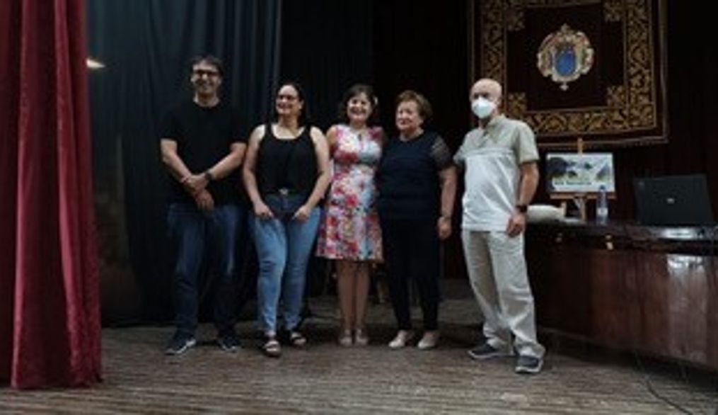 La profesora Sara Toro gana el I Premio Paqui de la Rosa