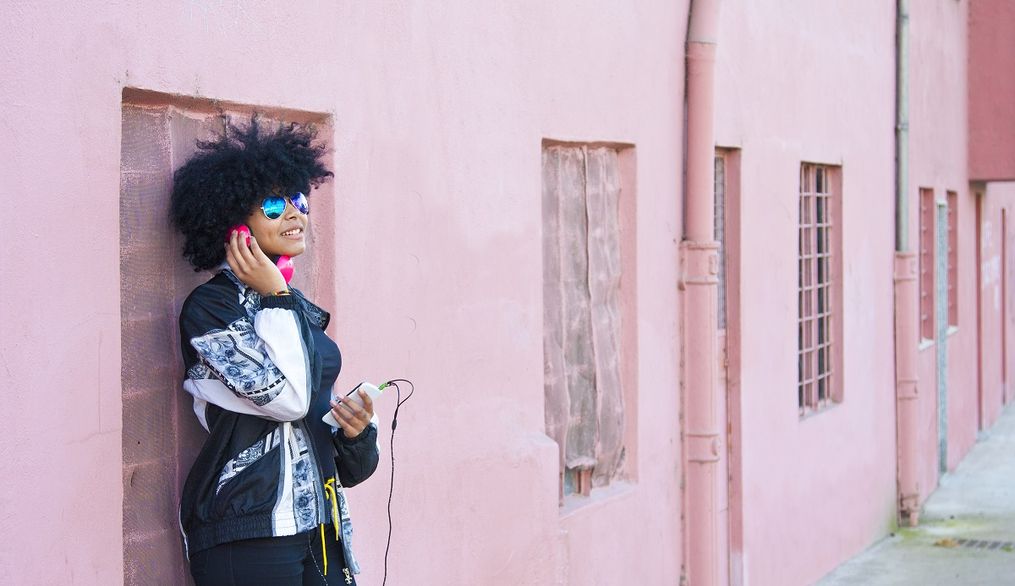 La música urbana latina desempeña un papel crucial en la expansión del español