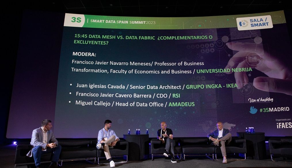Francisco Javier Navarro modera uno de los debates principales del Smart Data Spain Summit 2023