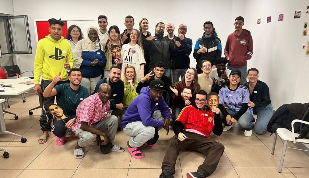 Los usuarios del CAT San Blas reciben un taller introductorio de español