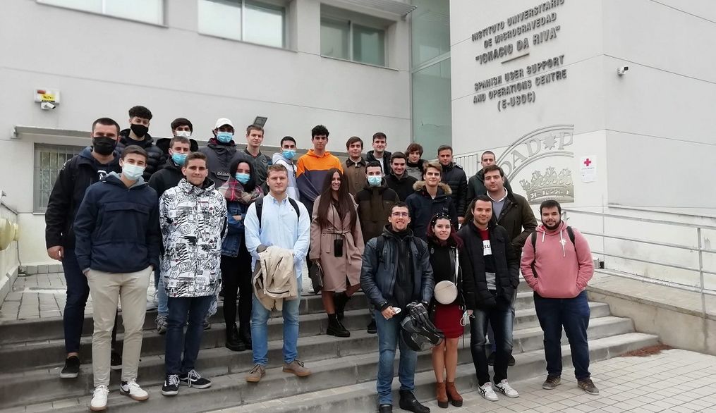 Estudiantes de la Escuela Politécnica Superior visitan el Instituto Universitario de Microgravedad Ignacio Da Riva