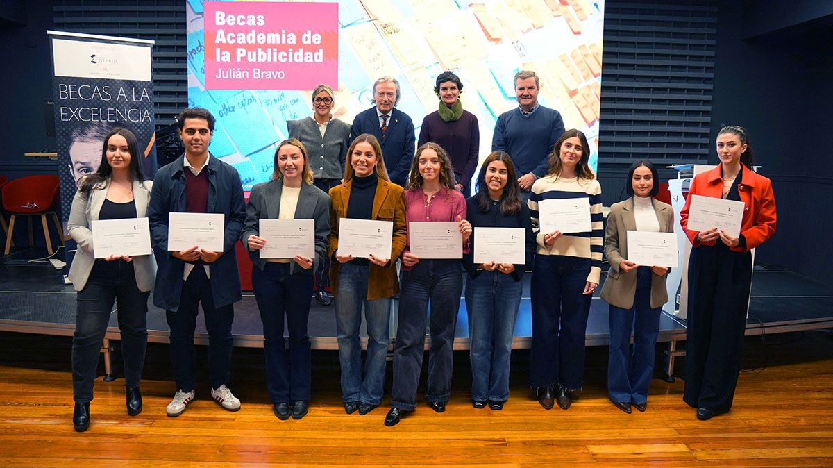 Entrega de las becas de la Academía de la Publicidad Julián Bravo - Grado en Publicidad y Relaciones Públicas
