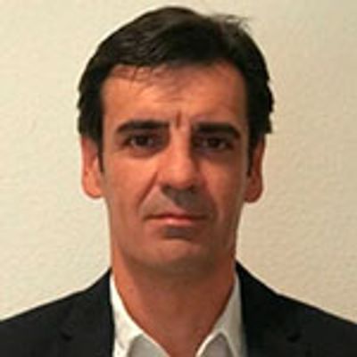 javier-ayuso-rojo.jpeg