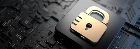 Una imagen que representa un candado dorado sobre un fondo tecnológico oscuro.