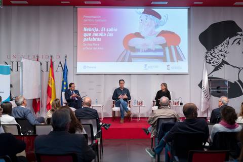 Presentación del libro sobre Nebrija, el sabio que amaba las palabras, en un evento académico.