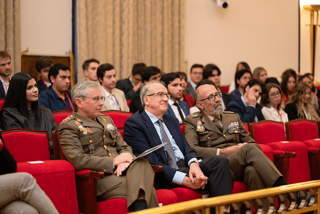 El rector, José Muñiz; el teniente general Ballenilla y el general Dacoba