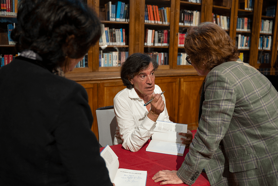 Firma libro La levedad de las libélulas