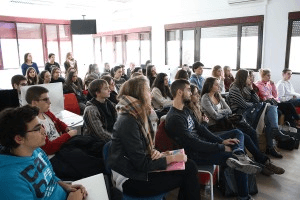 Los alumnos asisten al Taller de Dirección de Comunicación