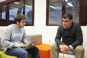 Alberte González Patiño es el profesor a cargo del taller 