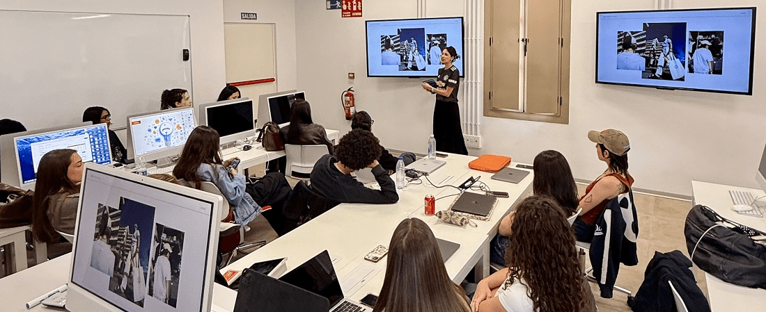 La dirección de arte va más allá de la ropa: la visión creativa de Macarena Casís en su  visita a Nebrija