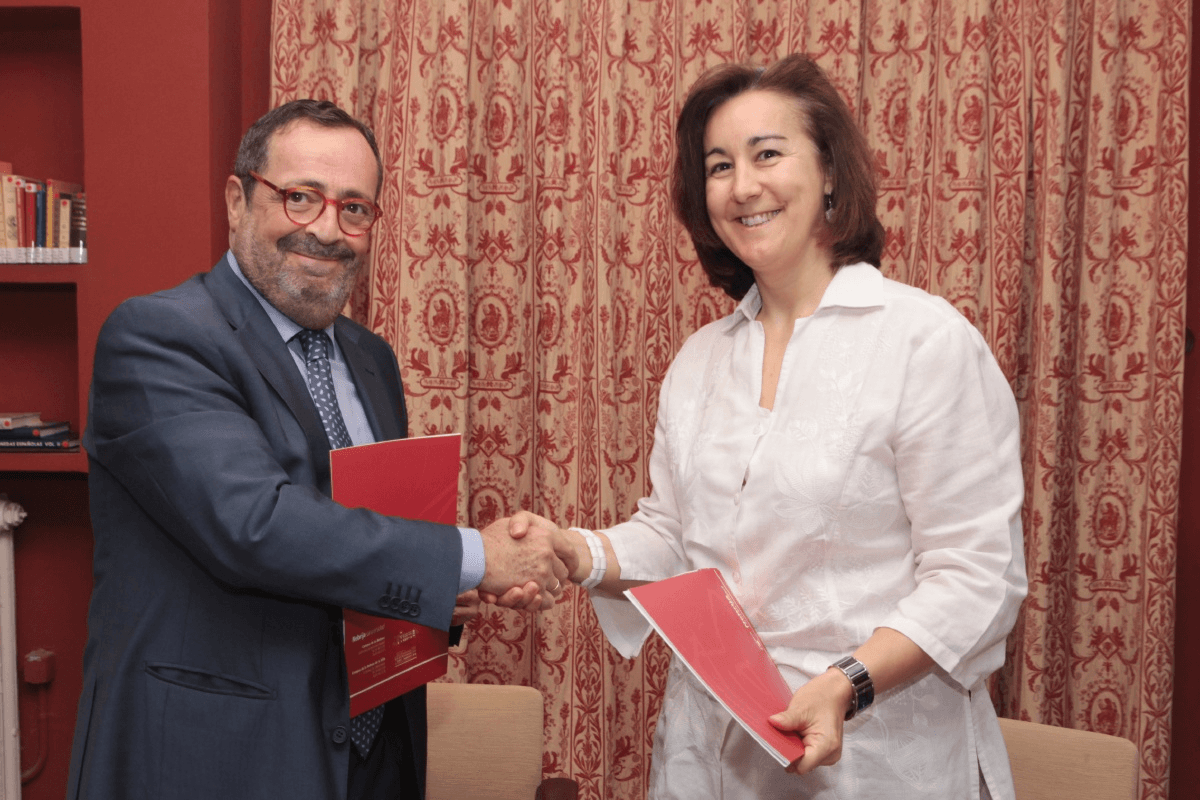 Javier González Ferrari, presidente de Onda Cero, y Mª Pilar Vélez, rectora de la Universidad Nebrija